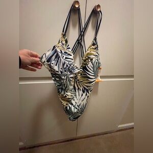 NWT Hurley Swimsuit Women’s Size XXL One Piece Blue Green Tropical Leaf Print